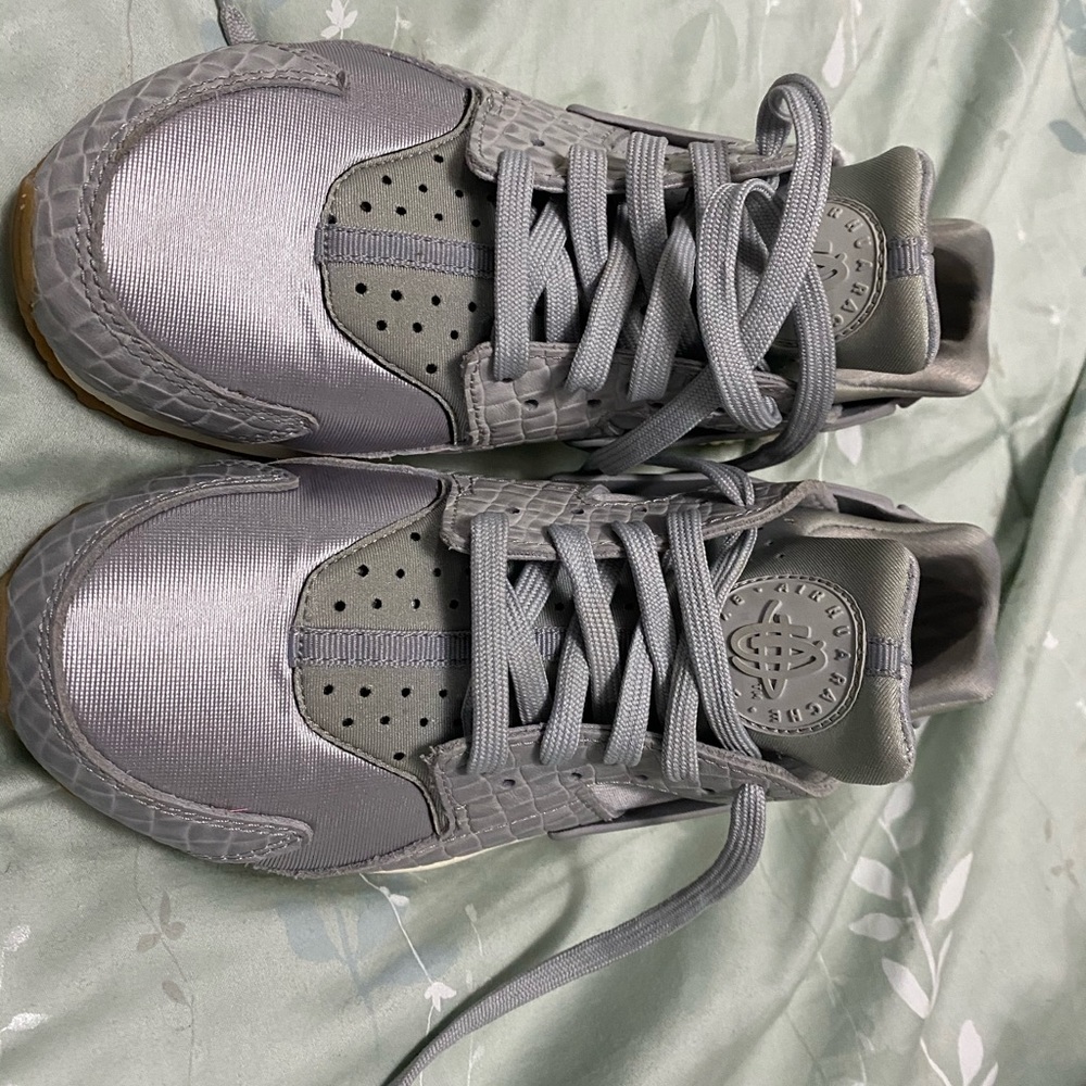 Light grey huaraches
